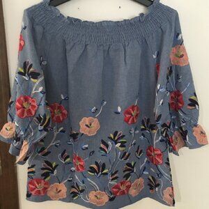 Peasant Top with Embroidered Flowers Size NWT